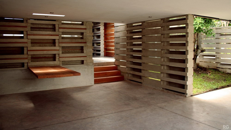 Illustration for article titled An Ecuadorian Home Made From 900 Lego-Like Blocks